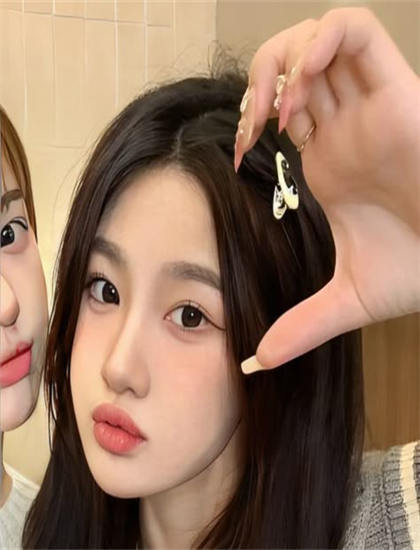 探秘《完全饲育：专属女仆》的文化符号与象征意义